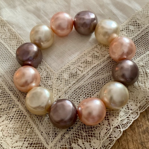 NEW Pearlescent Chunky Beaded Stretch Bracelet Woman’s Jewelry Pink Cream Plumb - Picture 2 of 5